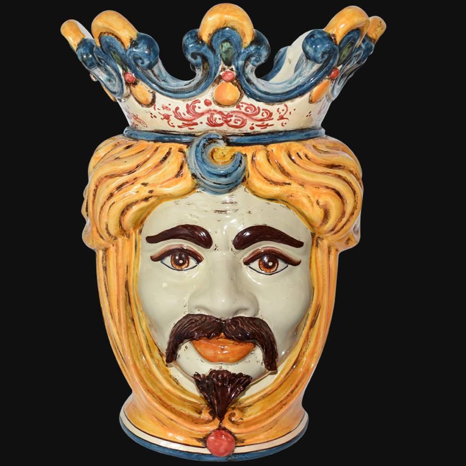 Ceramiche di Caltagirone fatti a mano: testa regale con corona colorata e dettagli artigianali