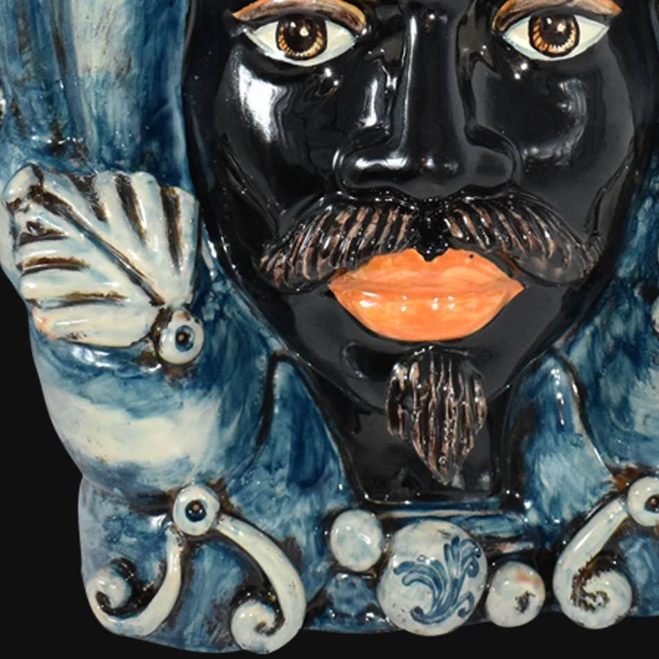 Testa di Moro con Turbante, Maschio Moro, Mono Blu, dettaglio volto con barba e occhi. Ceramiche Sofia, Caltagirone