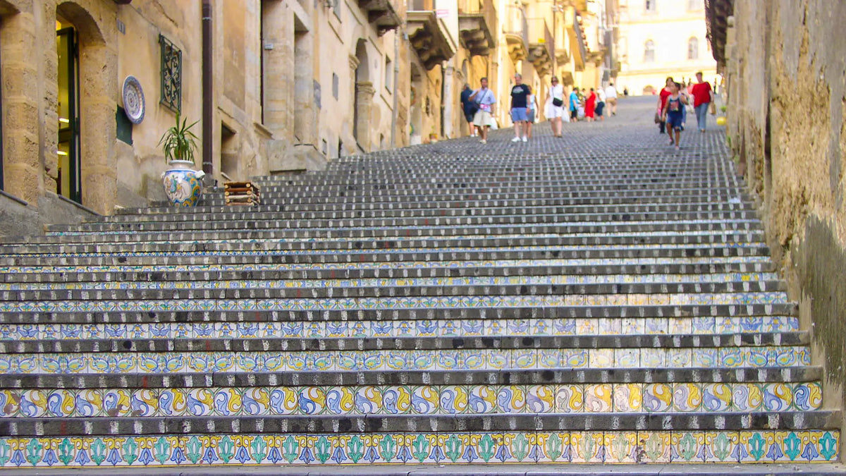 Souvenir siciliani autentici: cosa comprare (e cosa evitare)