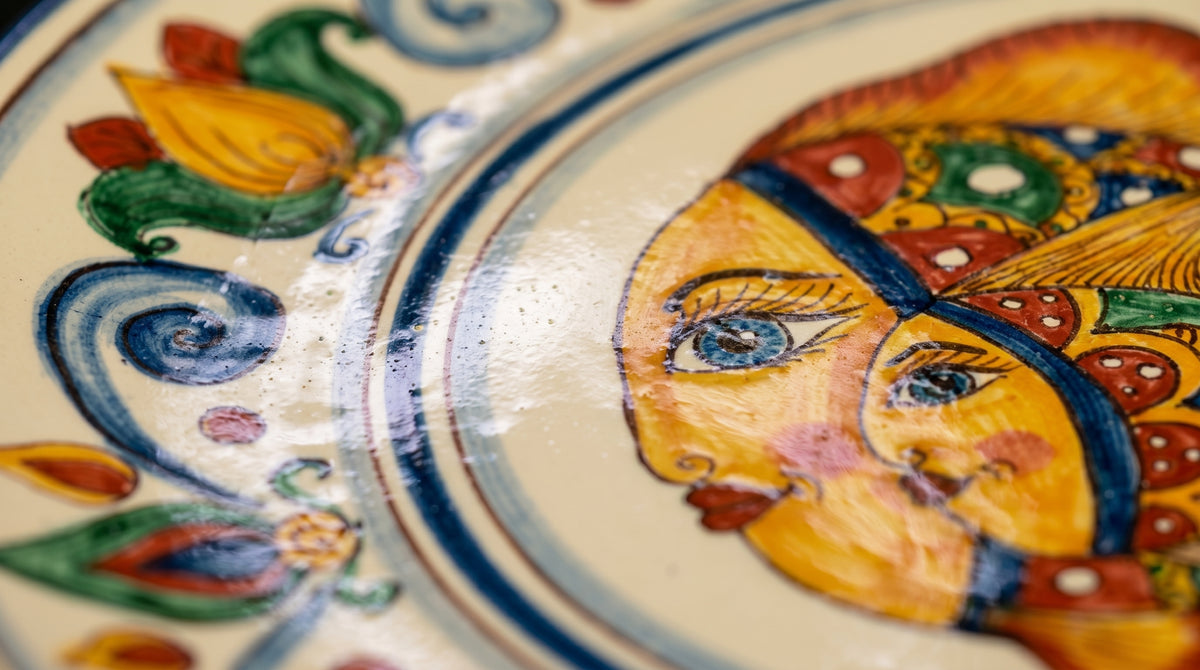 Piatto Ornamentale, Decoro Pesci. Ceramica siciliana di Caltagirone, Sofia