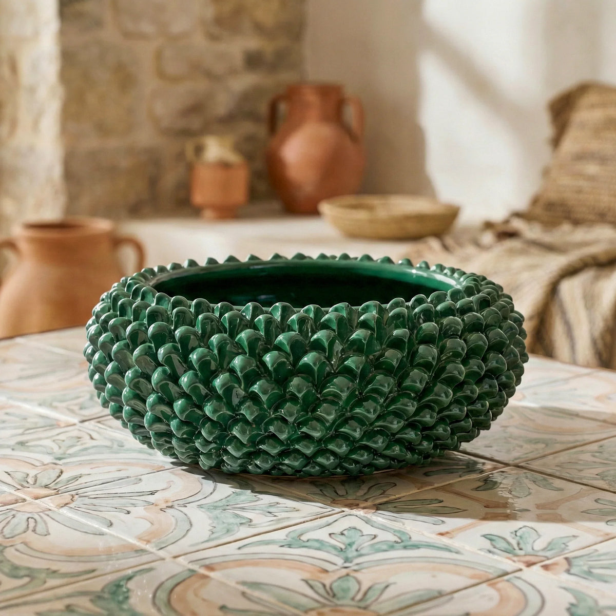 Centrotavola a Pigna, Verde Antico. Ceramica siciliana di Caltagirone, Sofia