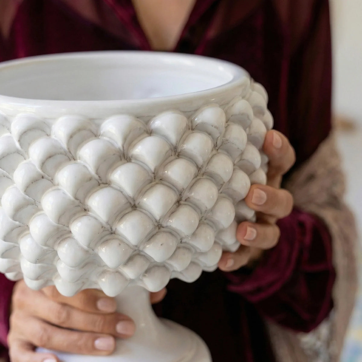 Vaso Mezza Pigna, White Line. Ceramica siciliana di Caltagirone, Sofia