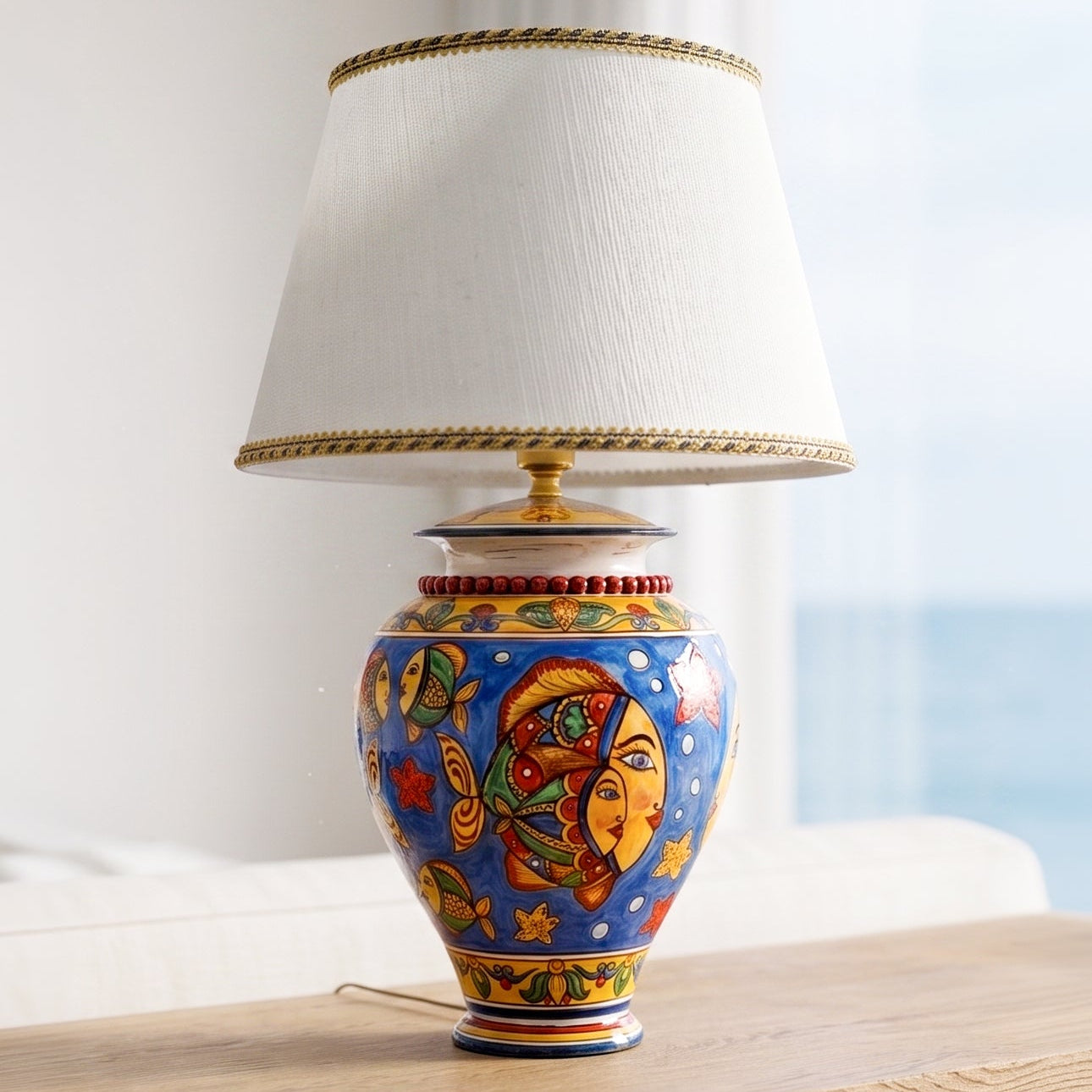 Lume Boccia con Perline, Decoro Pesci, Fondo Blu. Ceramiche Sofia, Caltagirone