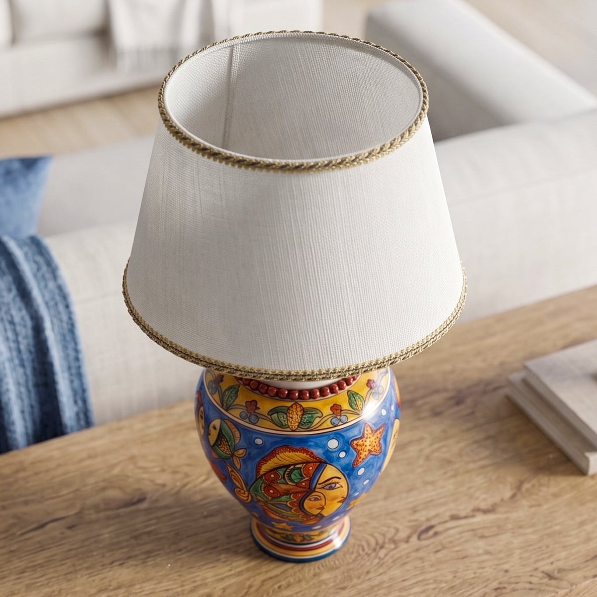 Lume Boccia con Perline, Decoro Pesci, Fondo Blu. Ceramiche Sofia, Caltagirone