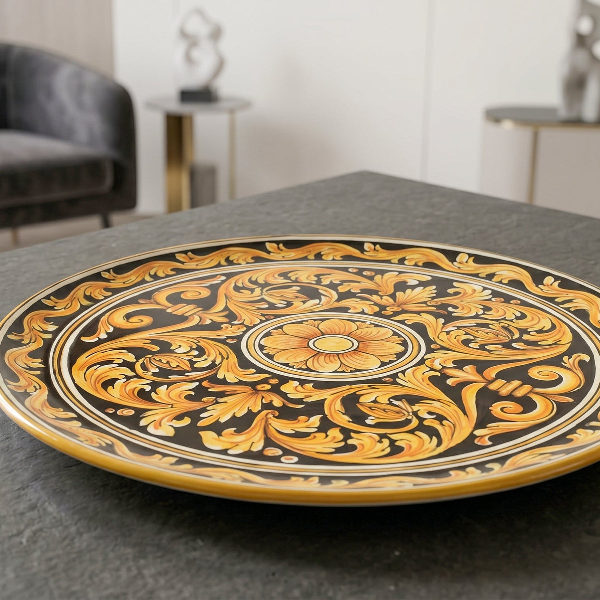 Piatto Ornamentale, Ornato Fondo Nero. Ceramiche Sofia, Caltagirone
