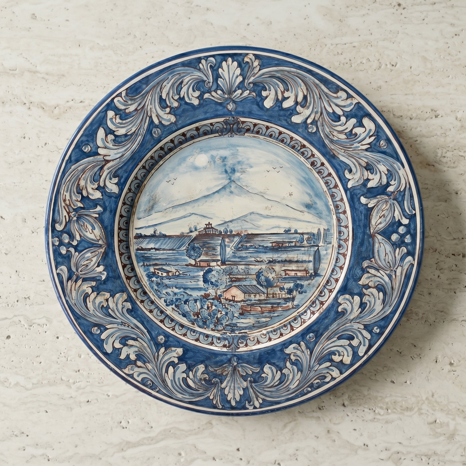 Piatto Cappello Prete, Paesaggio Etna, Mono Blu. Ceramiche Sofia, Caltagirone