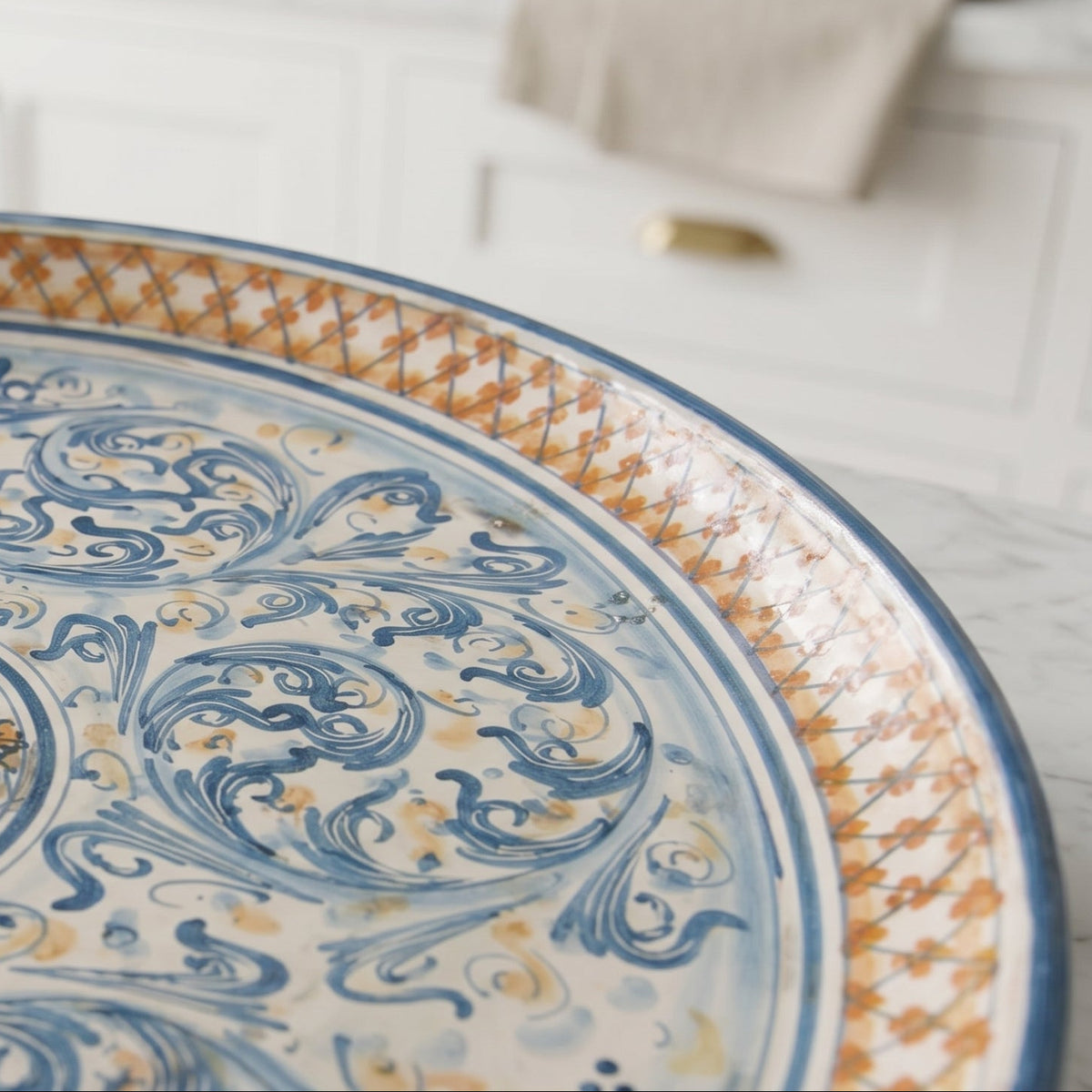 Piatto Ornamentale, Blu e Arancio, Serie d'Arte. Ceramica siciliana di Caltagirone, Sofia