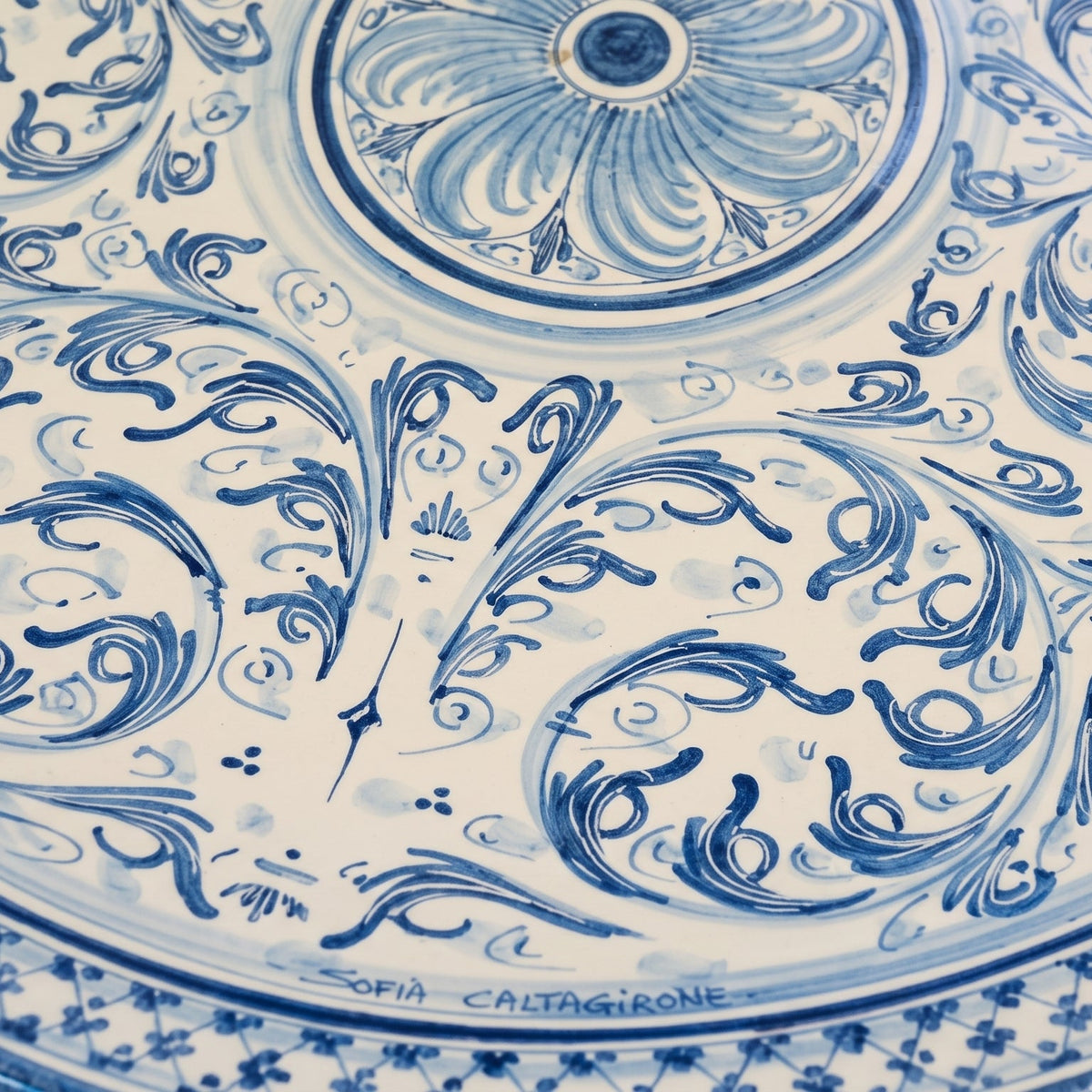 Piatto Ornamentale, Mono Blu, Serie d'Arte. Ceramica siciliana di Caltagirone, Sofia