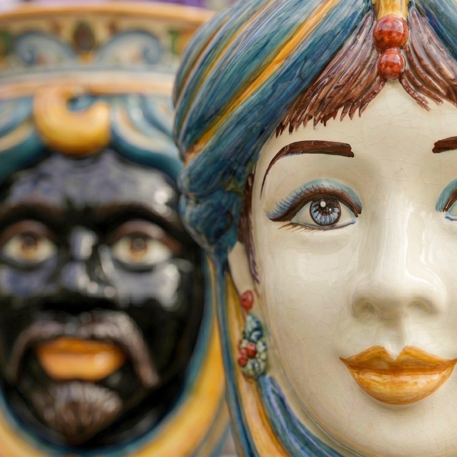 Testa di Moro, Femmina senza corona, Decoro Sicily, decoro barocco, turbante. Ceramica siciliana di Caltagirone, Sofia