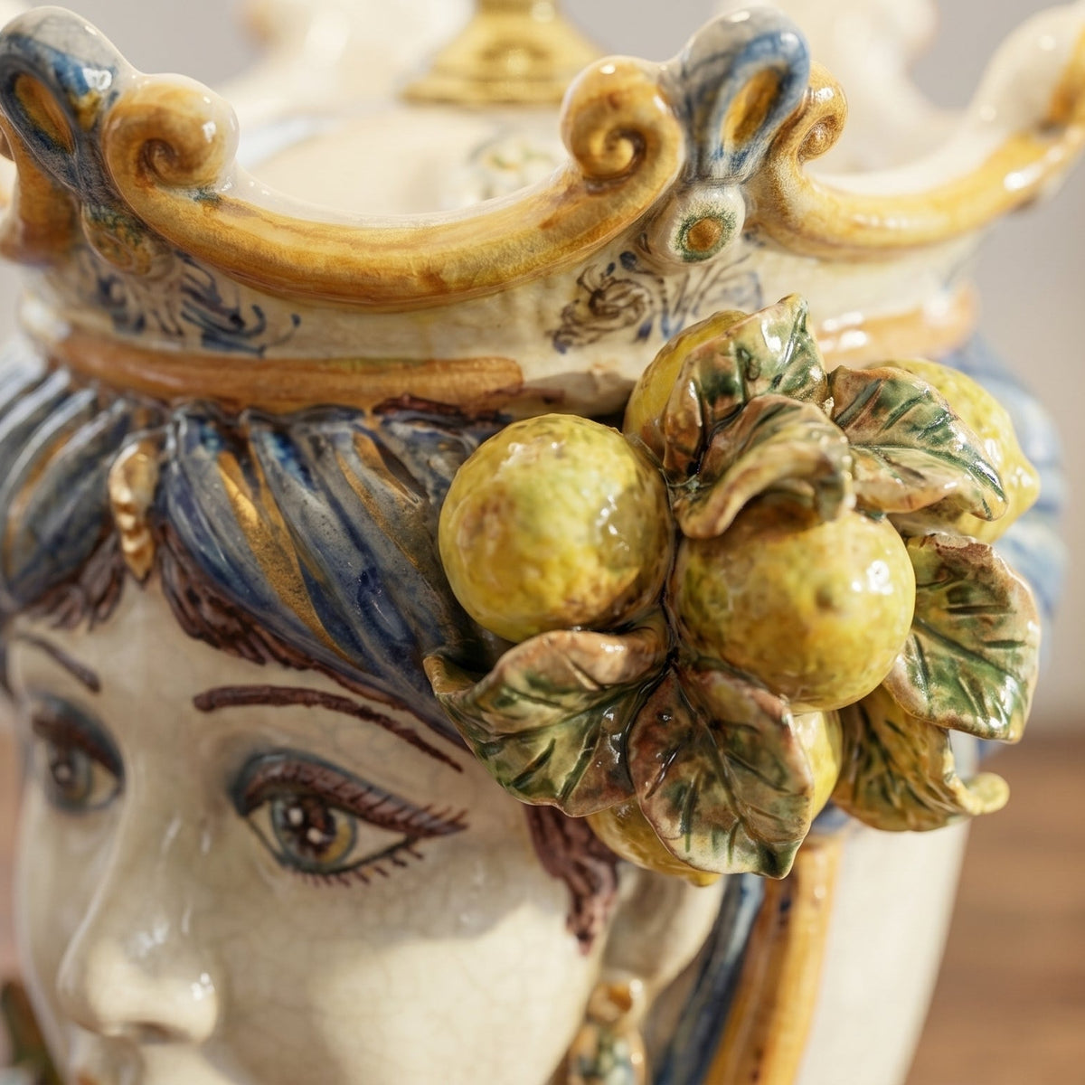 Lume a Testa con Limoni, Femmina, Blu e Arancio. Ceramiche Sofia, Caltagirone