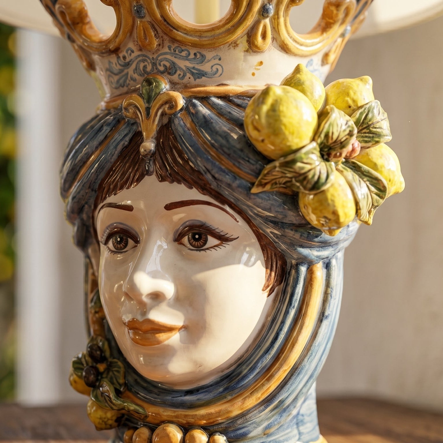Lume a Testa con Limoni, Donna, Blu e Arancio. Ceramica siciliana di Caltagirone, Sofia