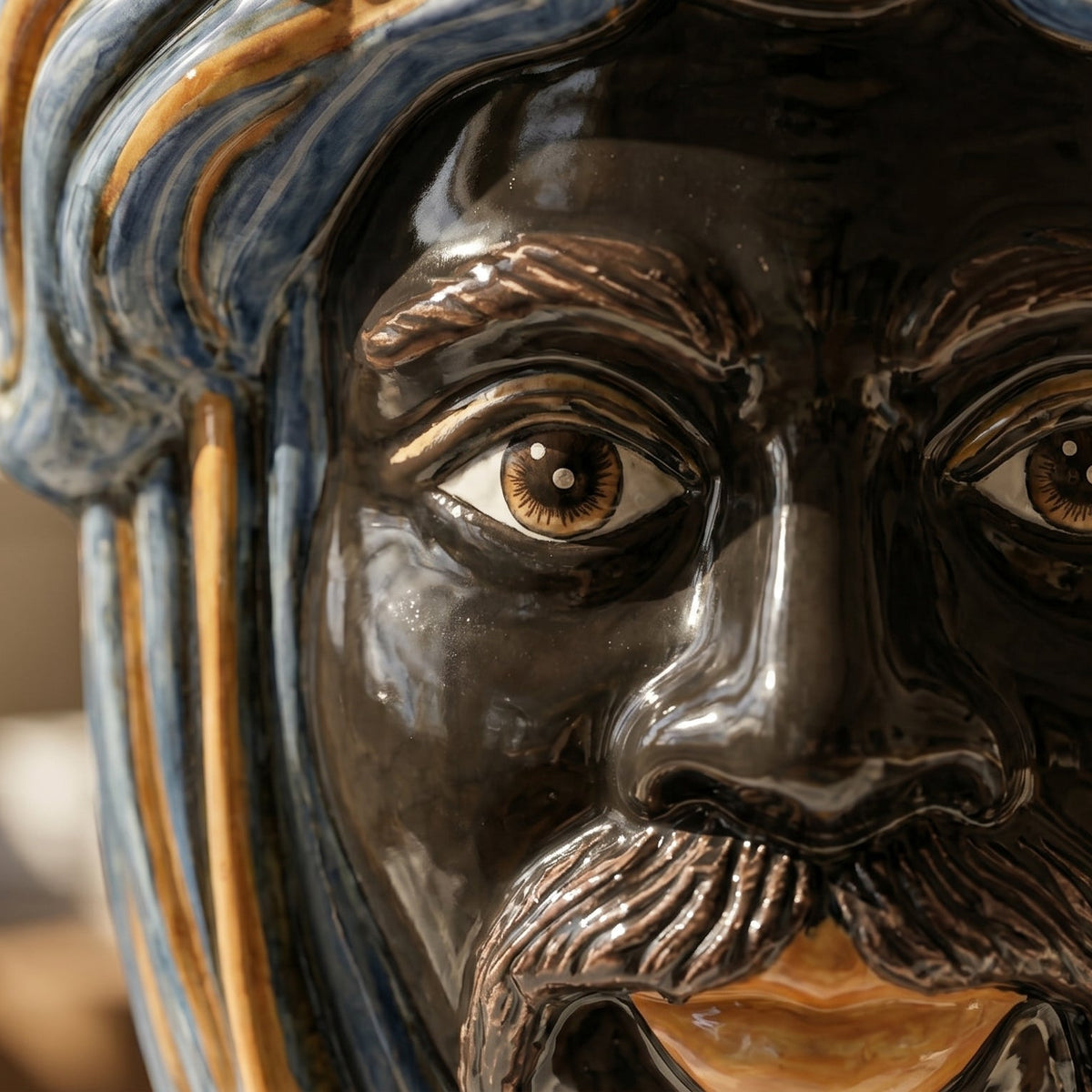 Testa di Moro con Corona, Maschio Moro, Blu e Arancio, volto. Ceramiche Sofia, Caltagirone