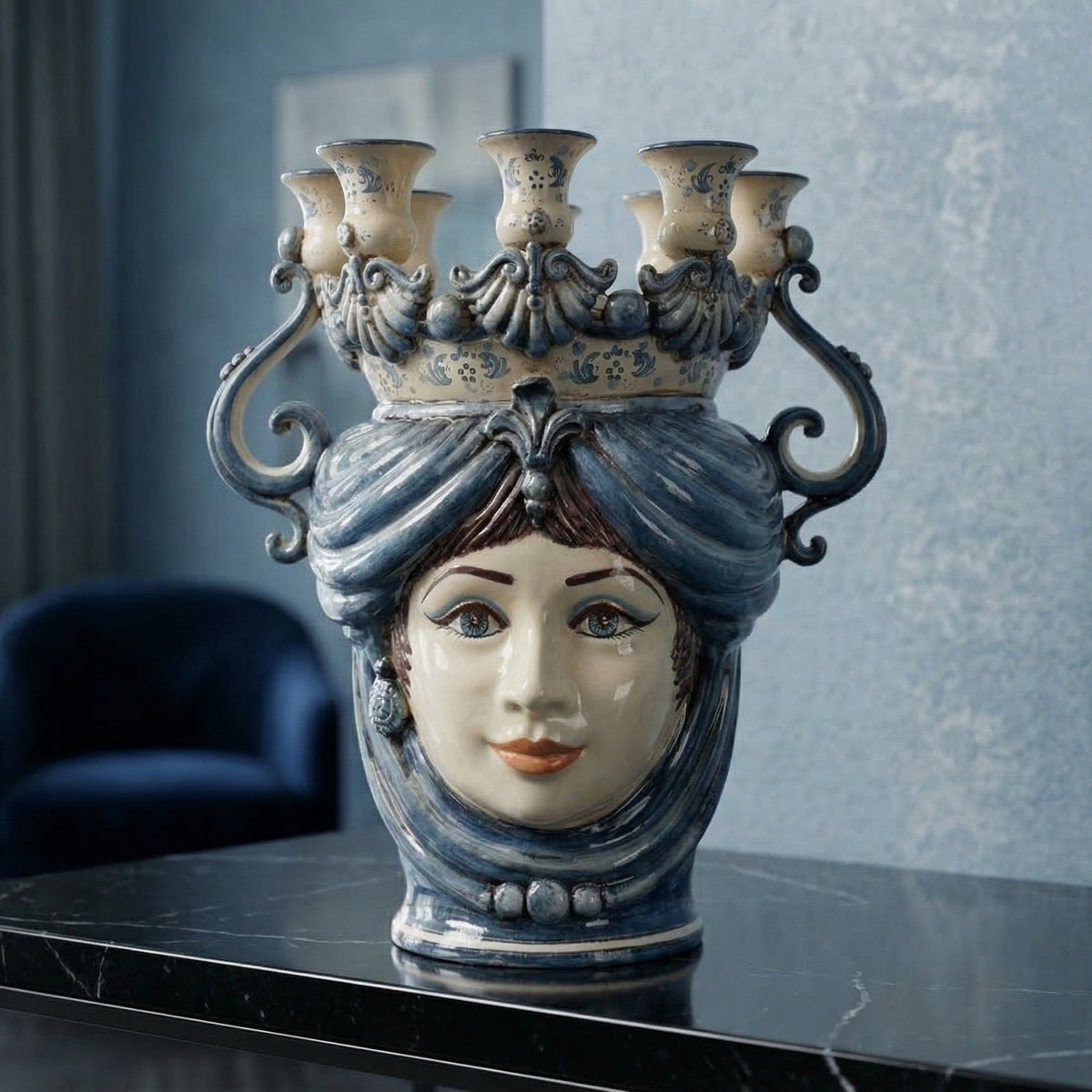 Testa di Moro a Candeliere, Donna, Mono Blu. Ceramica siciliana di Caltagirone, Sofia