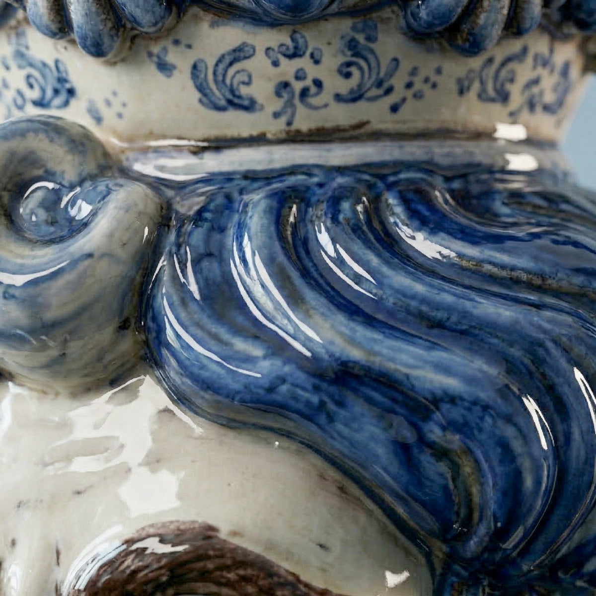 Testa di Moro a Candeliere, Maschio Bianco, Mono Blu. Ceramica siciliana di Caltagirone, Sofia