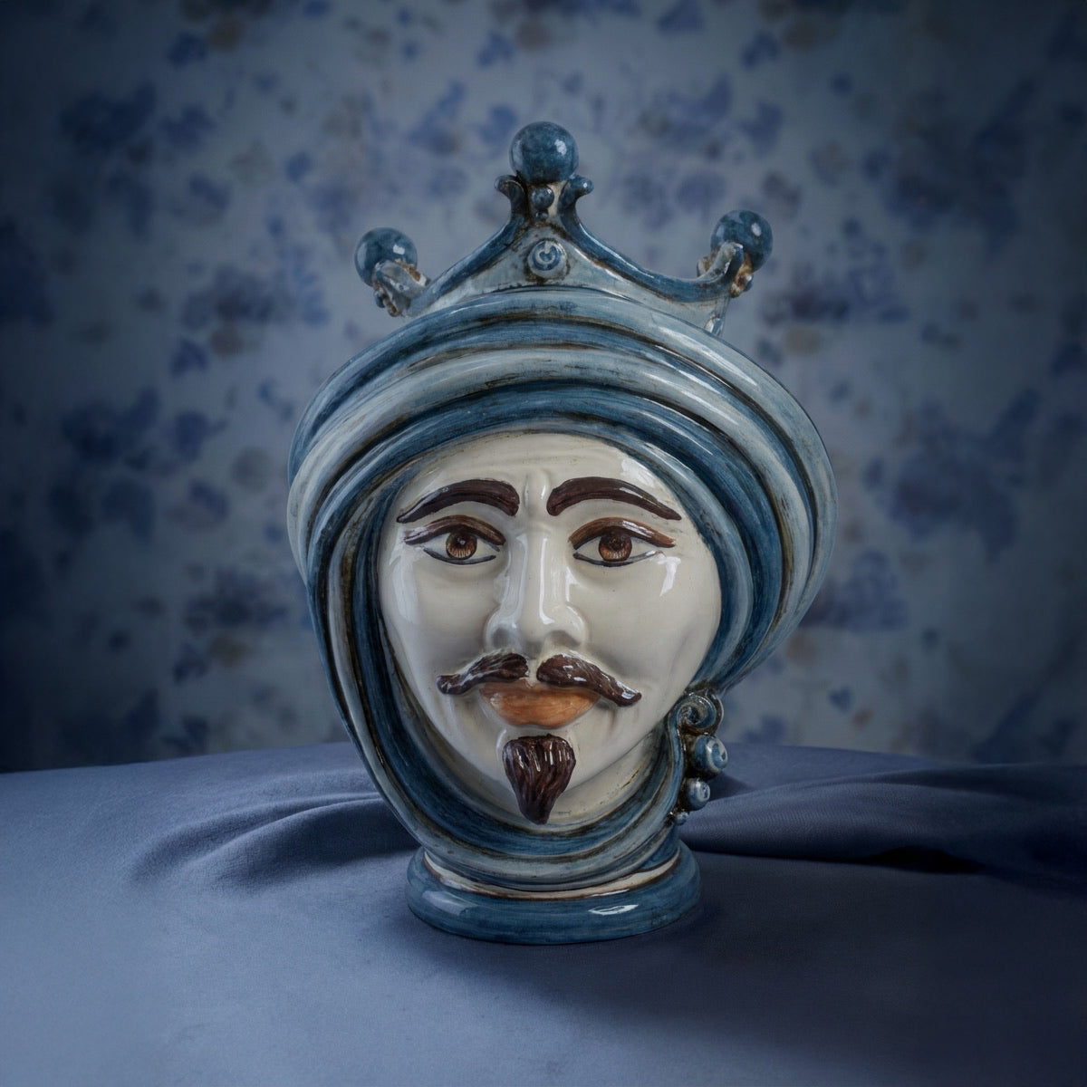 Testa di Moro, Maschio Bianco, Mono Blu. Ceramica siciliana di Caltagirone, Sofia