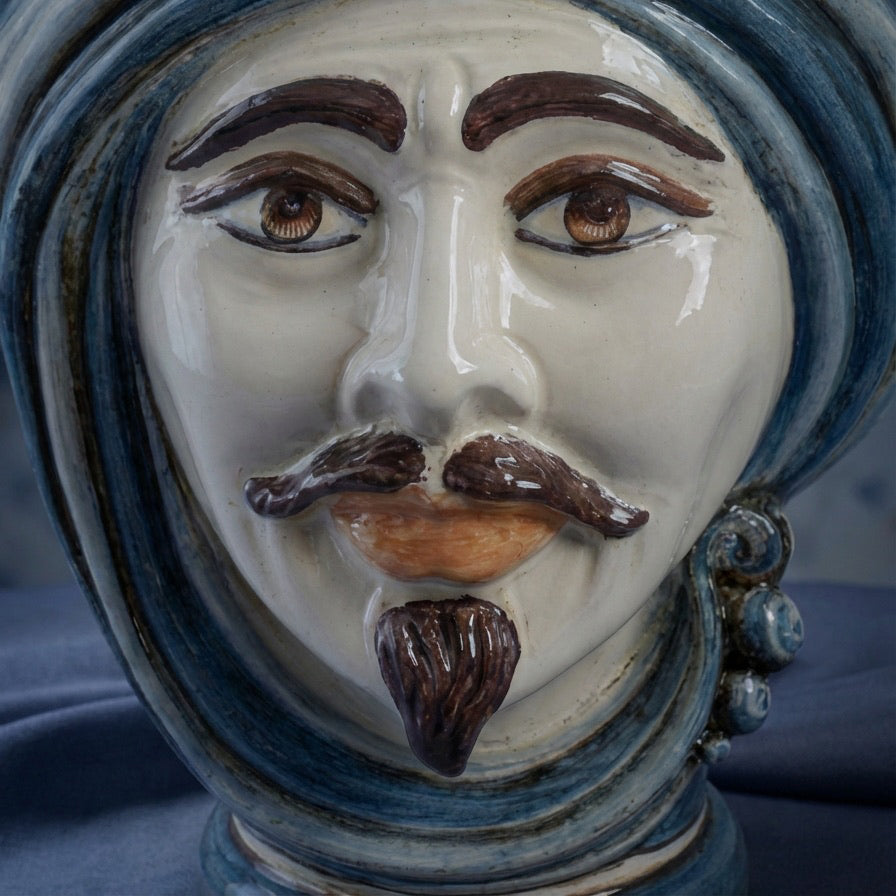 Testa di Moro, Maschio Bianco, Mono Blu. Ceramica siciliana di Caltagirone, Sofia