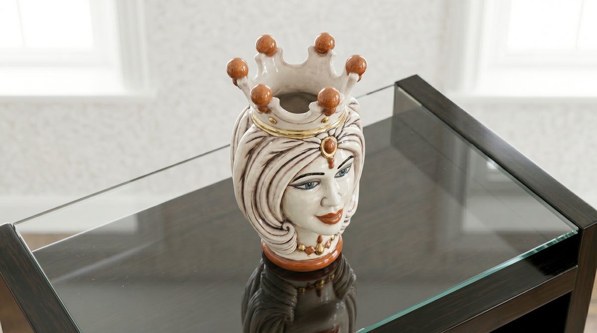 Testa di Moro con Turbante, Donna, Madreperla Antichizzato Oro e Lustri. Ceramica siciliana di Caltagirone, Sofia