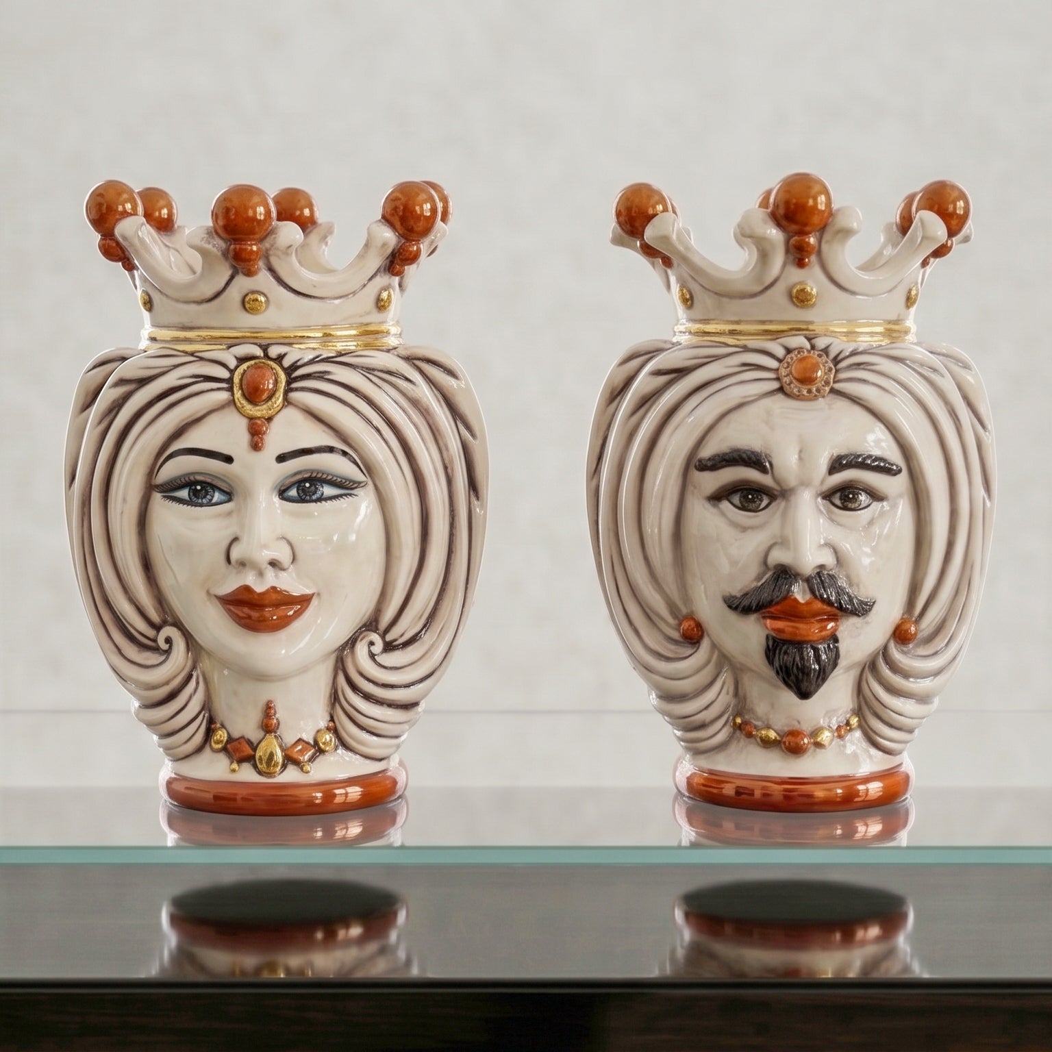 Testa di Moro con Turbante, Maschio Bianco, Madreperla Antichizzato Oro e Lustri, oro zecchino. Ceramiche Sofia, Caltagirone