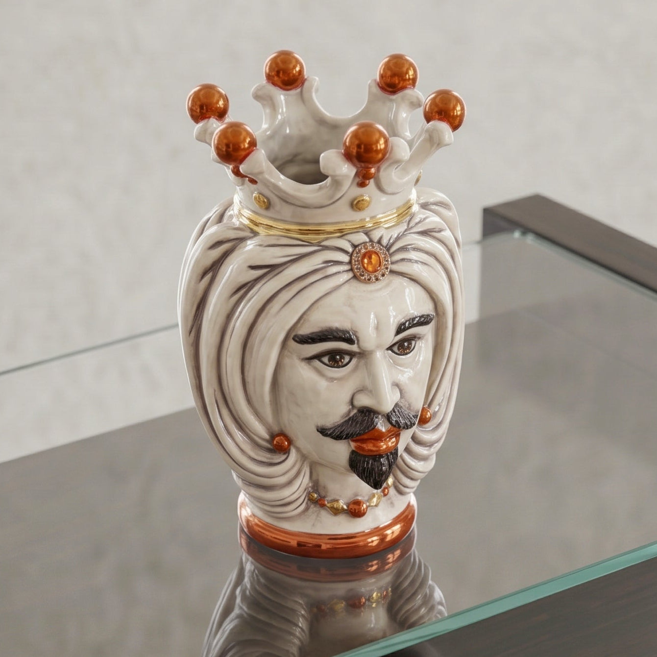 Testa di Moro con Turbante, Maschio Bianco, Madreperla Antichizzato Oro e Lustri, oro zecchino. Ceramiche Sofia, Caltagirone