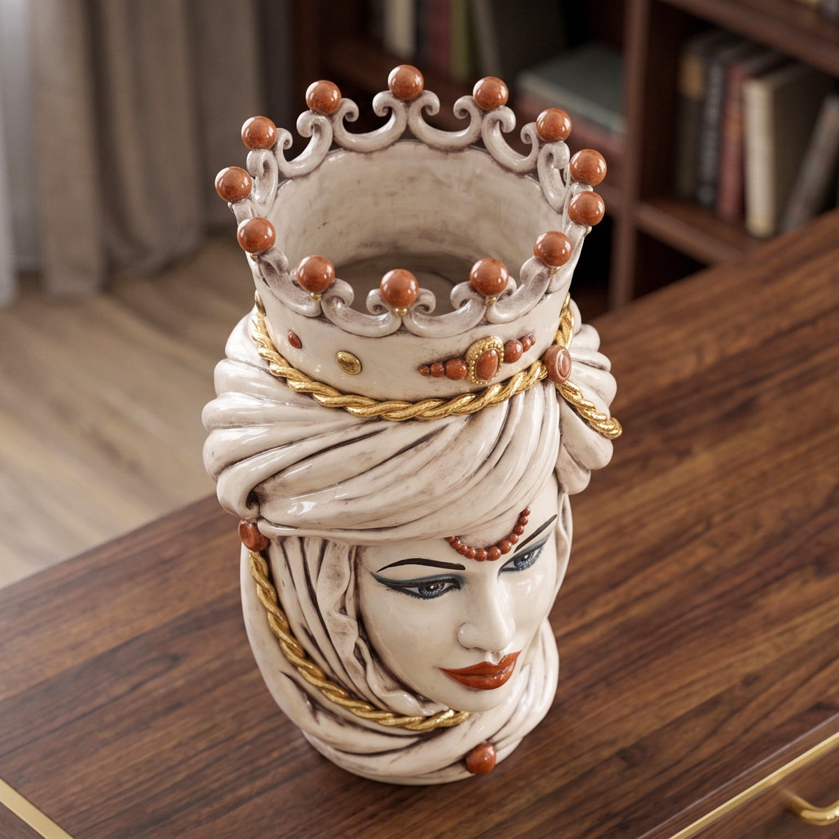 Testa di Moro, Donna, Madreperla Antichizzato Oro e Lustri, oro zecchino. Ceramica siciliana di Caltagirone, Sofia