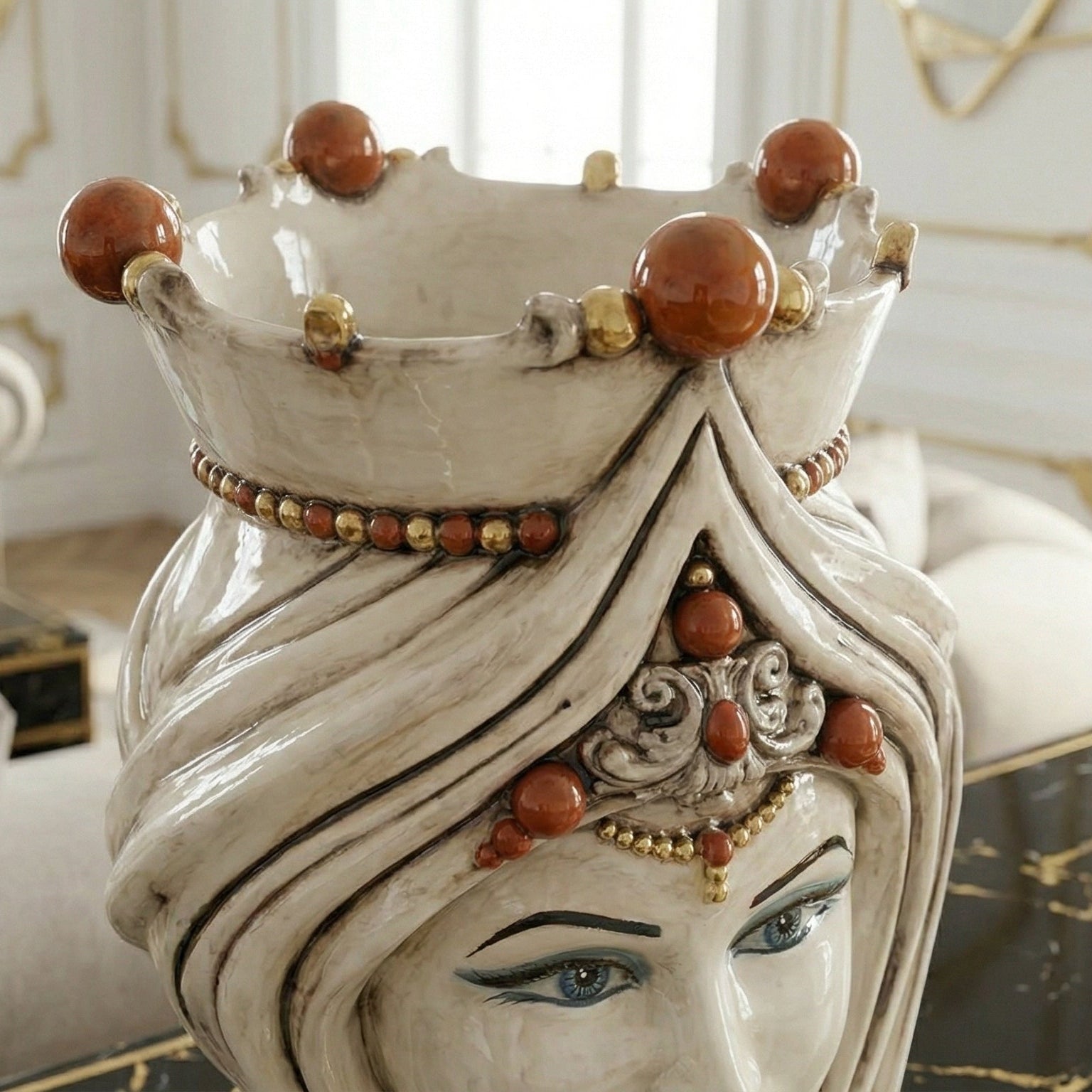 Testa di Moro con Turbante, Donna, Madreperla Antichizzato Oro e Lustri, oro zecchino. Ceramiche Sofia, Caltagirone