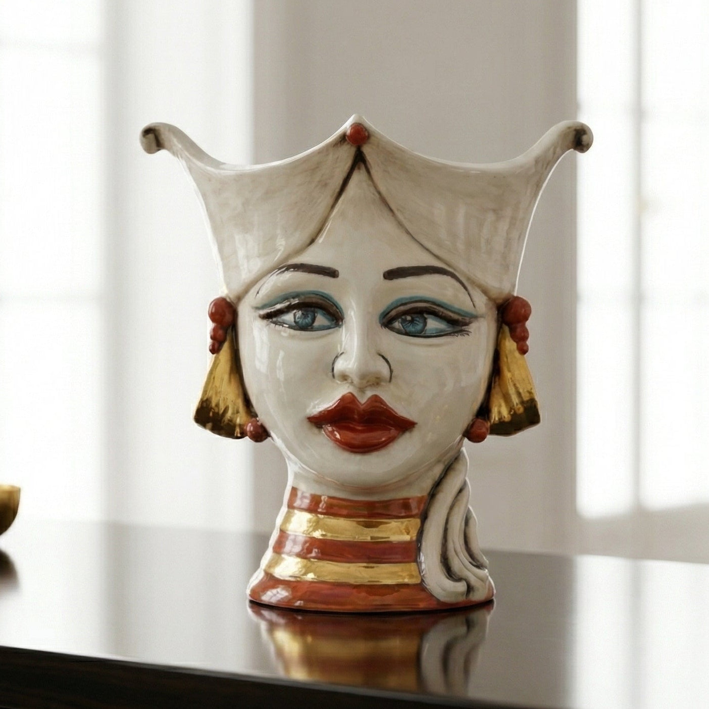Testa di Moro Aisha, Donna, Madreperla Antichizzato Oro e Lustri, oro zecchino. Ceramiche Sofia, Caltagirone