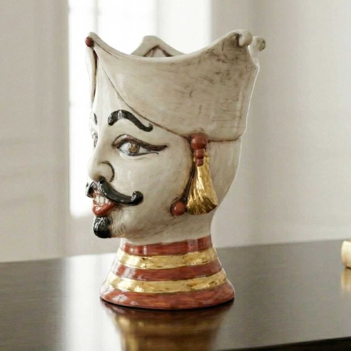 Testa di Moro Aisha, Maschio, Madreperla Antichizzato Oro e Lustri, volto, oro zecchino. Ceramiche Sofia, Caltagirone