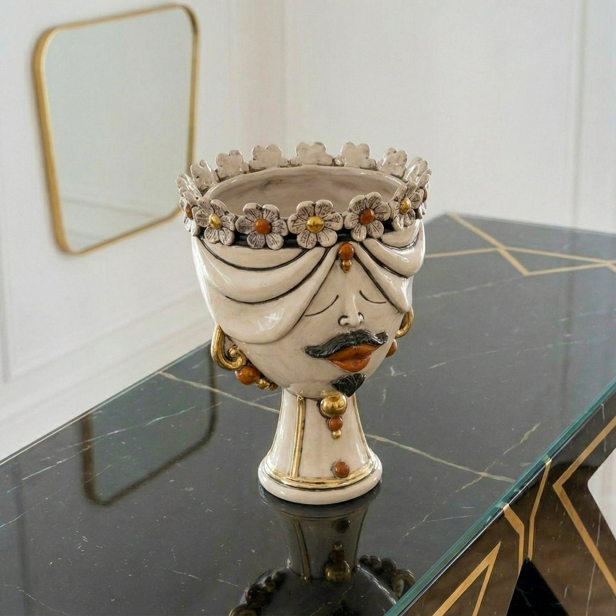 Testa Zahira con Fiori, Uomo, Madreperla Antichizzato Oro e Lustri, oro zecchino. Ceramiche Sofia, Caltagirone