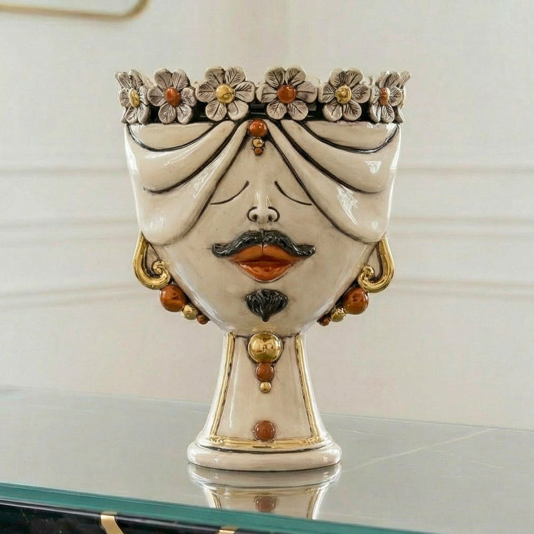 Testa Zahira con Fiori, Uomo, Madreperla Antichizzato Oro e Lustri, oro zecchino. Ceramiche Sofia, Caltagirone