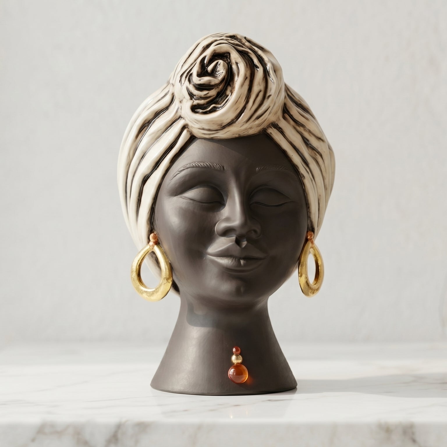 Testa Sognia, Madreperla Antichizzato Oro e Lustri Viso Opaco. Ceramica siciliana di Caltagirone, Sofia