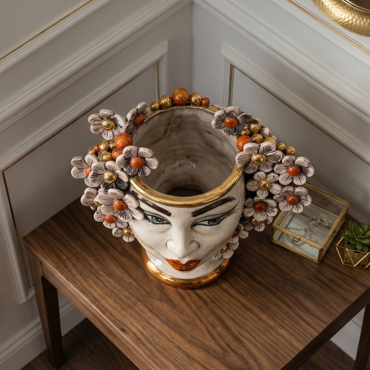Testa di Moro con Fiori, Donna, Madreperla Antichizzato Oro e Lustri, volto, labbra. Ceramiche Sofia, Caltagirone