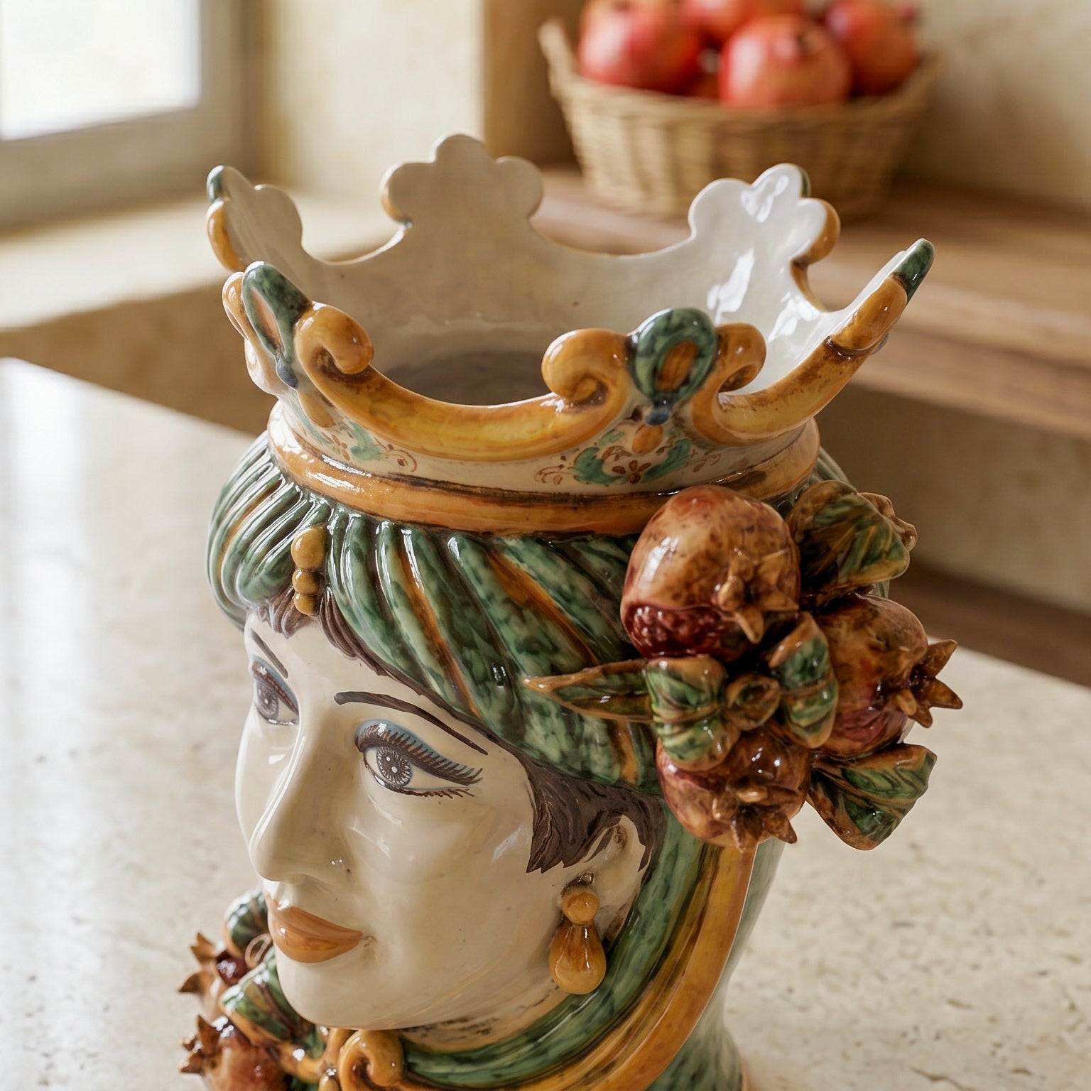 Testa di Moro con Melograni, Donna, Verde e Arancio, corona. Ceramiche Sofia, Caltagirone