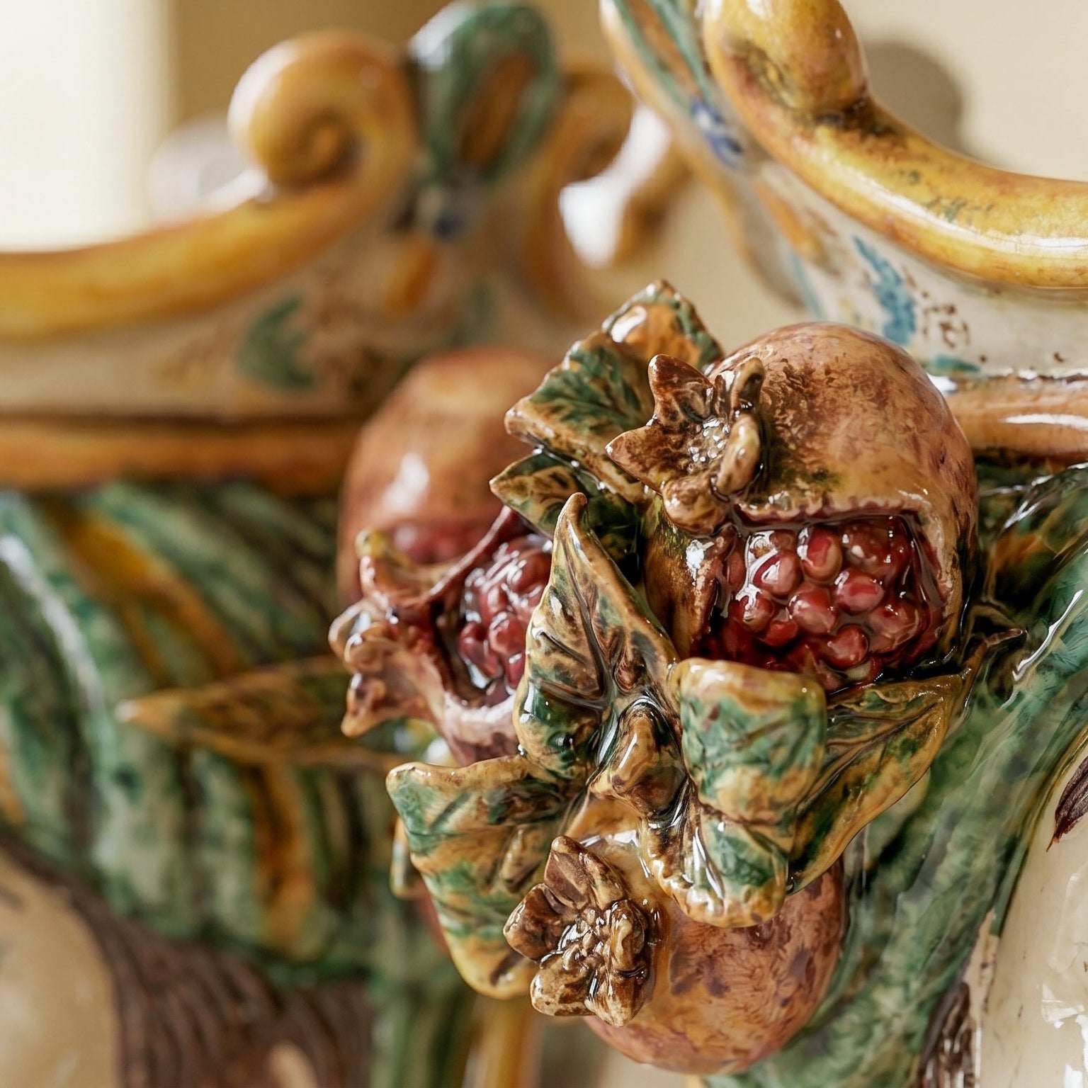 Testa di Moro con Melograni, Donna, Verde e Arancio, corona. Ceramiche Sofia, Caltagirone