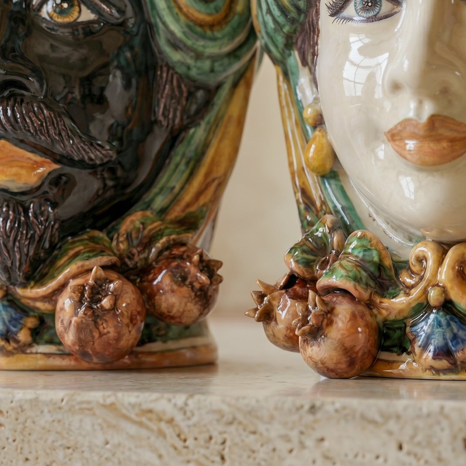 Testa di Moro con Melograni, Maschio Moro, Verde e Arancio, corona. Ceramica siciliana di Caltagirone, Sofia