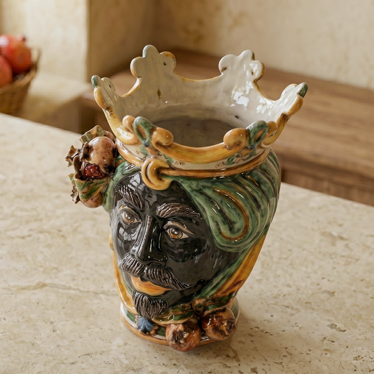 Testa di Moro con Melograni, Maschio Moro, Verde e Arancio, corona. Ceramica siciliana di Caltagirone, Sofia