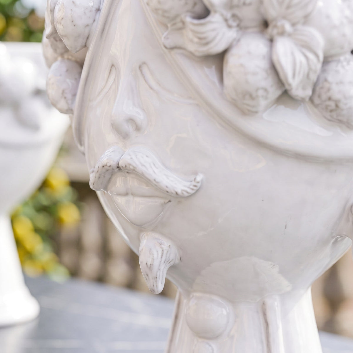 Testa Zahira con Limoni h 30 cm - Uomo, White Line | Ceramica Caltagirone