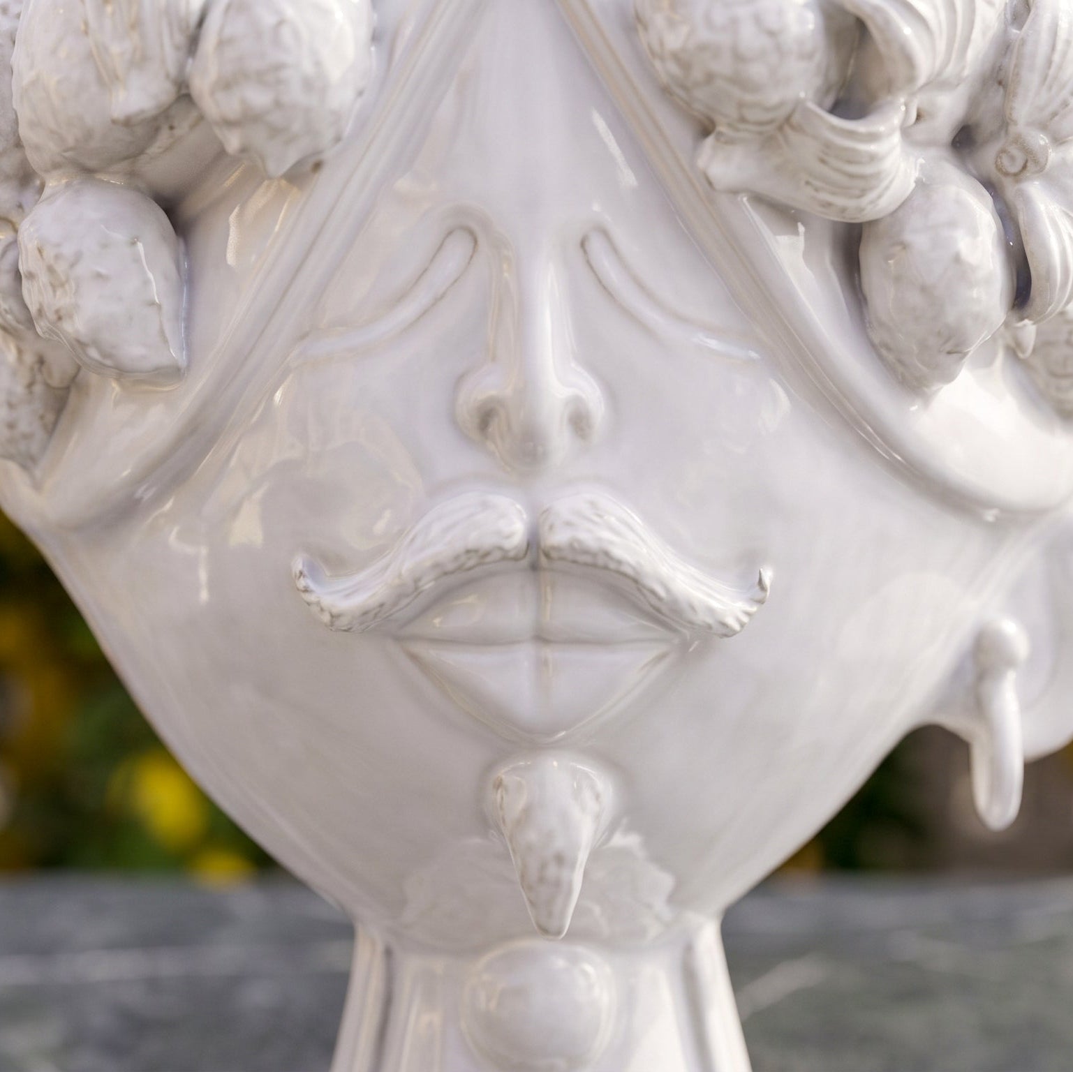Testa Zahira con Limoni h 30 cm - Uomo, White Line | Ceramica Caltagirone