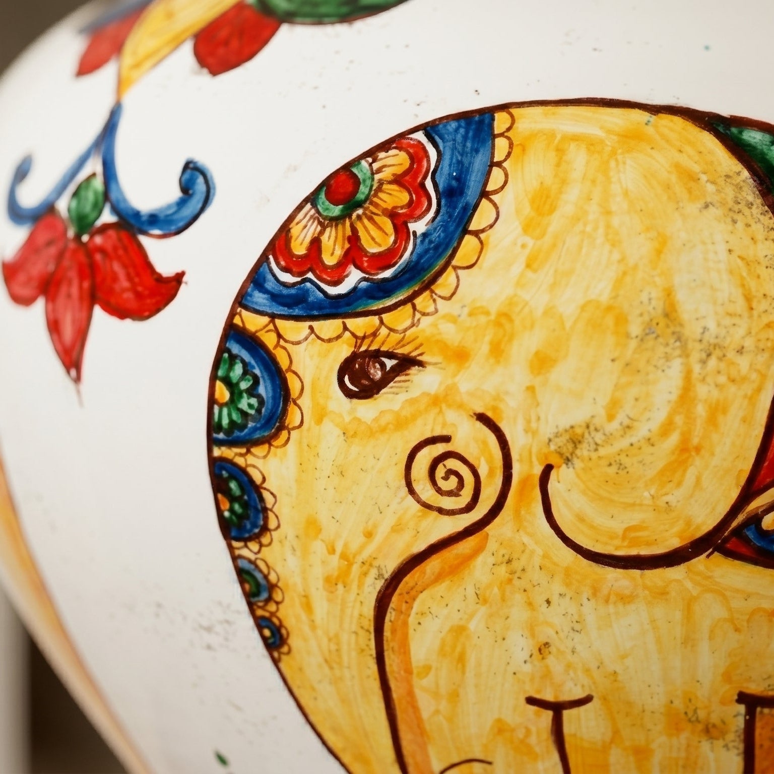 Potiche, Decoro Elefante, decoro barocco, coperchio. Ceramica siciliana di Caltagirone, Sofia
