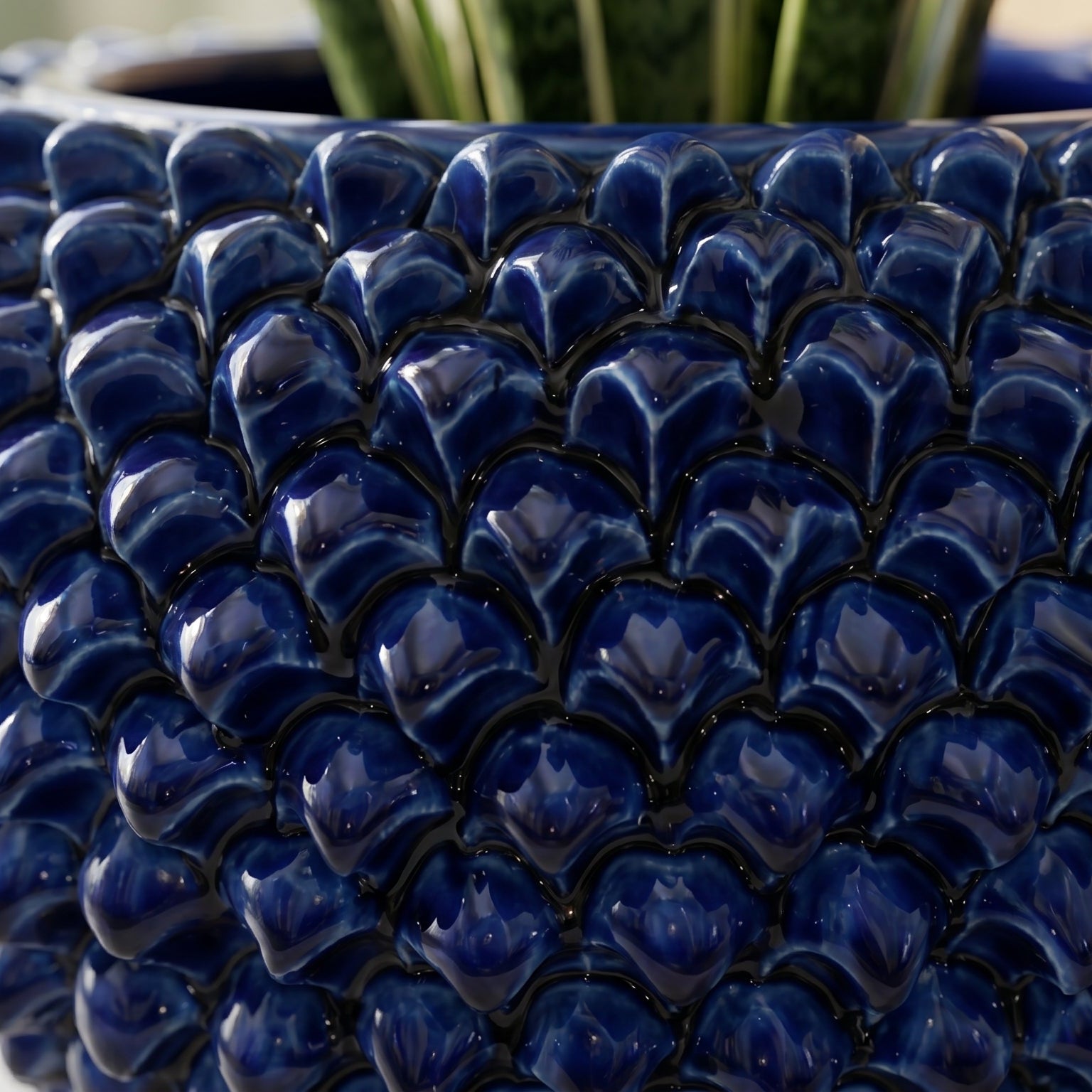 Cachepot a Pigna, Blu Intenso, fiori in rilievo. Ceramiche Sofia, Caltagirone