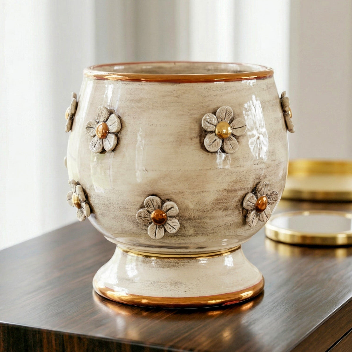 Vaso c/fiori madreperla antichizzato oro e lustri. Ceramiche Sofia, Caltagirone