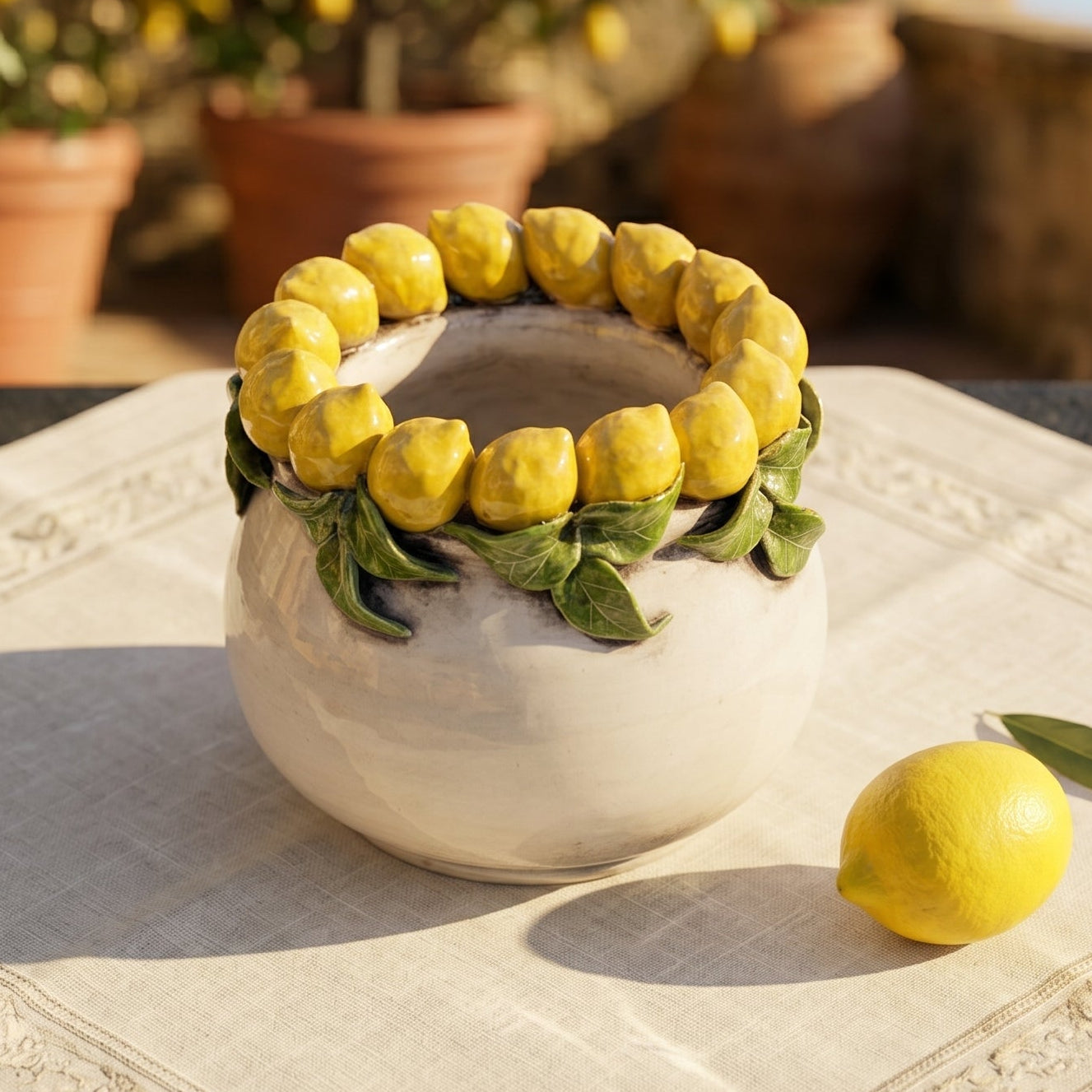 Vaso, Limoni di Sicilia, Madreperla Colorato. Ceramica siciliana di Caltagirone, Sofia