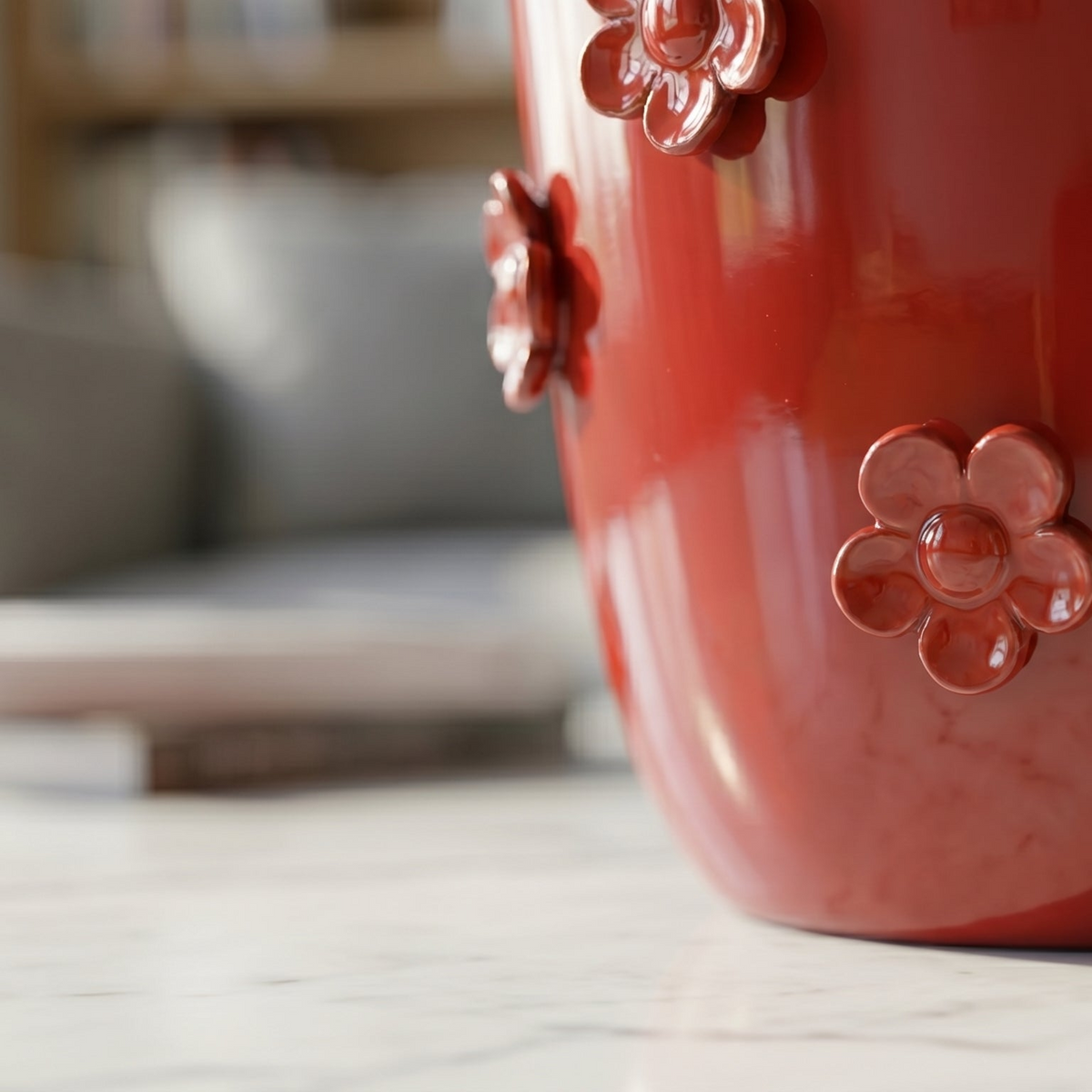 Vaso boccia con fiori Linea Rosso Fuoco. Ceramica siciliana di Caltagirone, Sofia