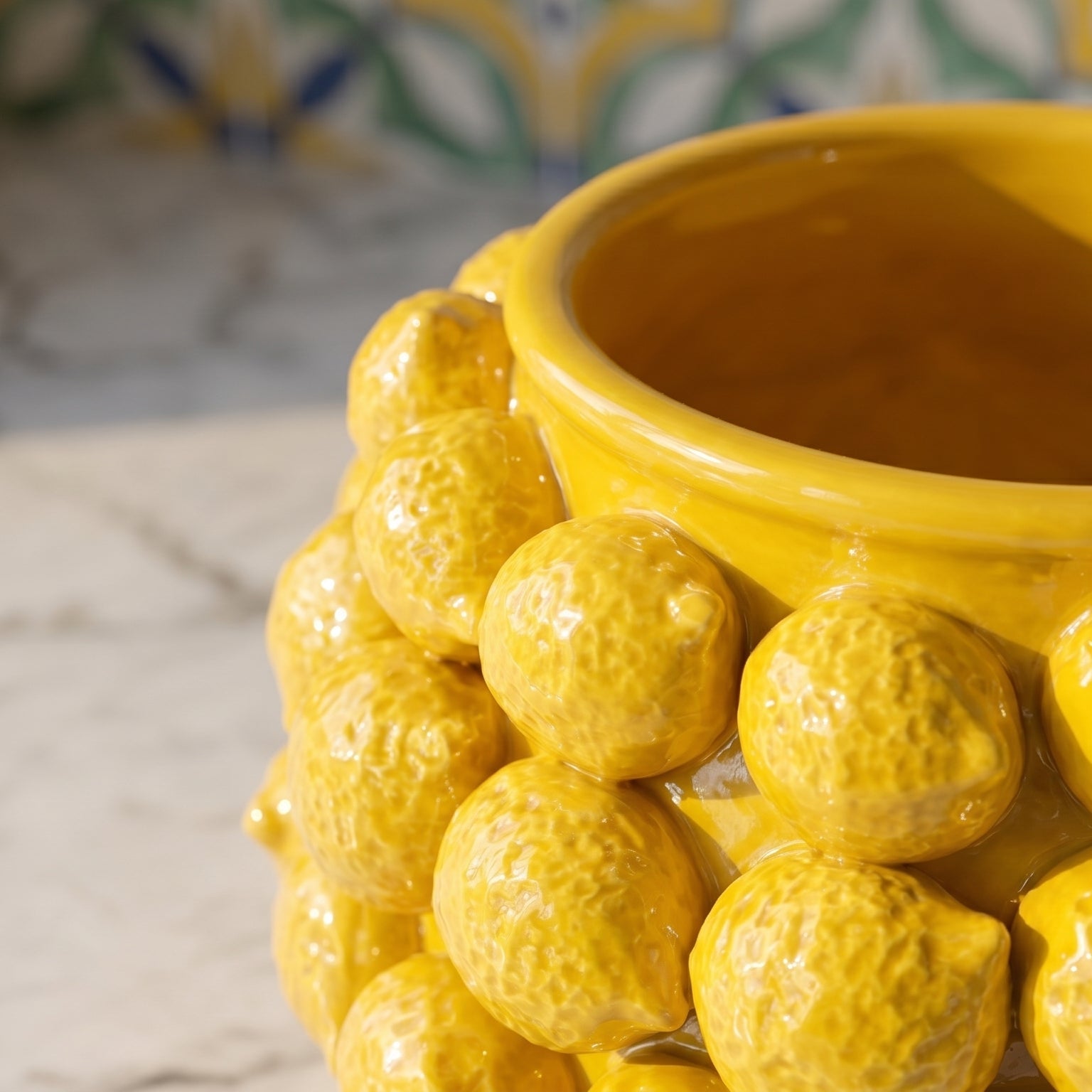 Vaso con Limoni, Linea Decorativa. Ceramica siciliana di Caltagirone, Sofia