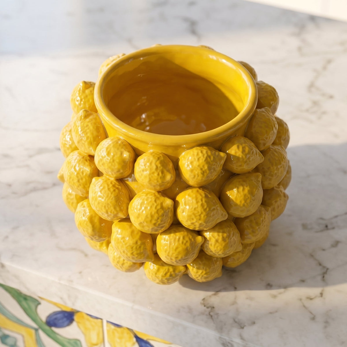 Vaso con Limoni, Linea Decorativa. Ceramica siciliana di Caltagirone, Sofia