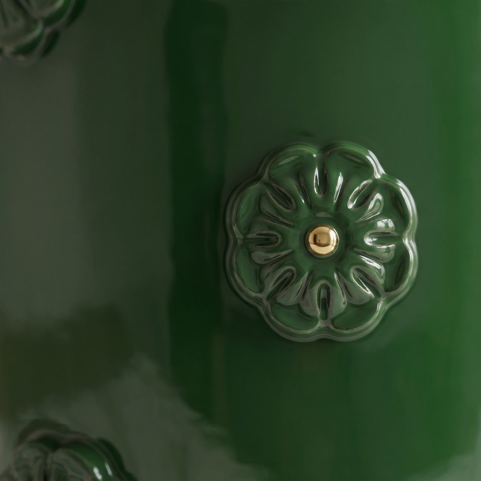 Vaso, Rosone, Verde Antico e Oro. Ceramica siciliana di Caltagirone, Sofia