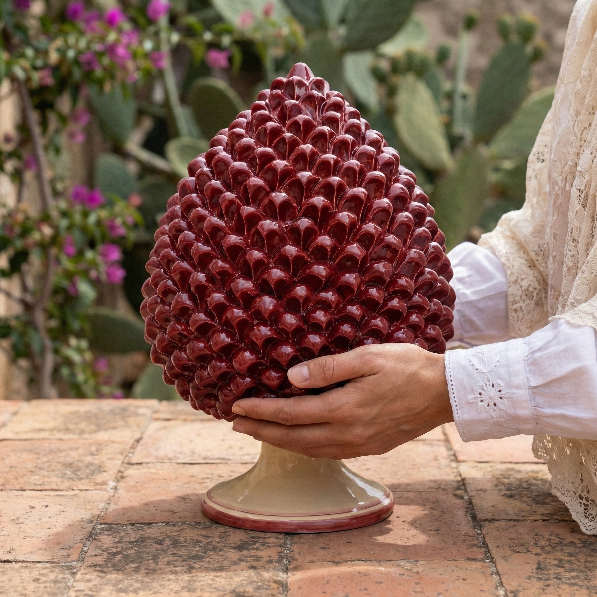 Pigna Artigianale, Mono Bordeaux, scaglie. Ceramica siciliana di Caltagirone, Sofia