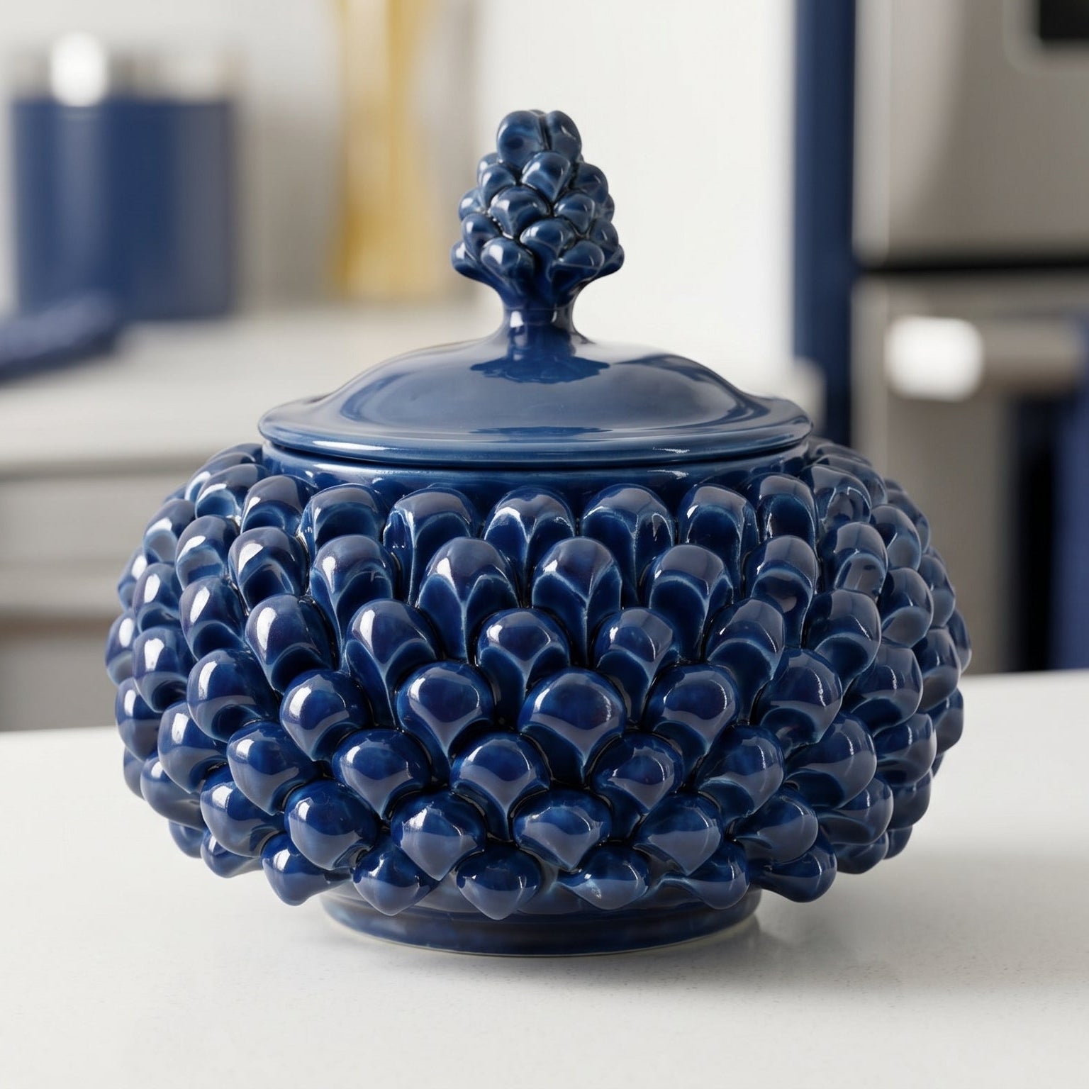 Biscottiera a Pigna, Blu Intenso, scaglie, coperchio. Ceramiche Sofia, Caltagirone