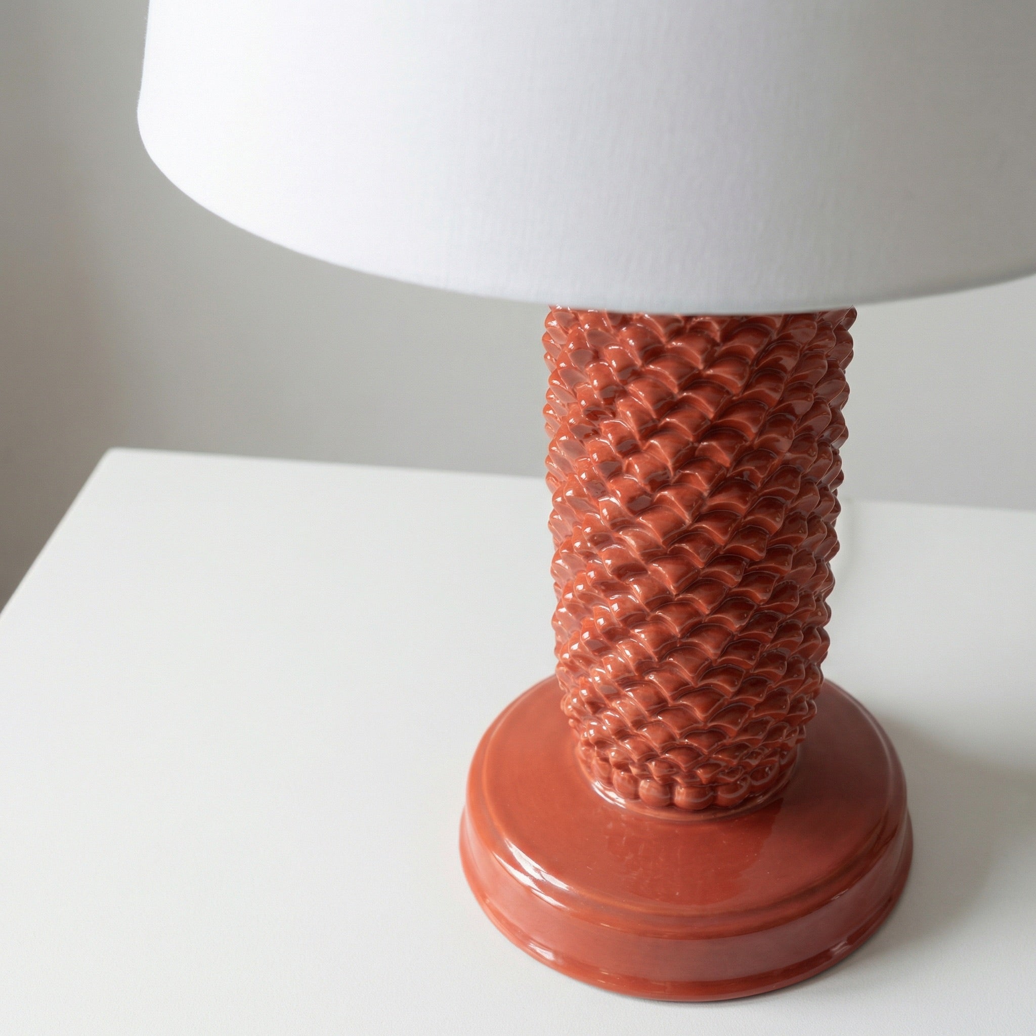 Lume Pigna Cilindro, Rosso Fuoco. Ceramiche Sofia, Caltagirone
