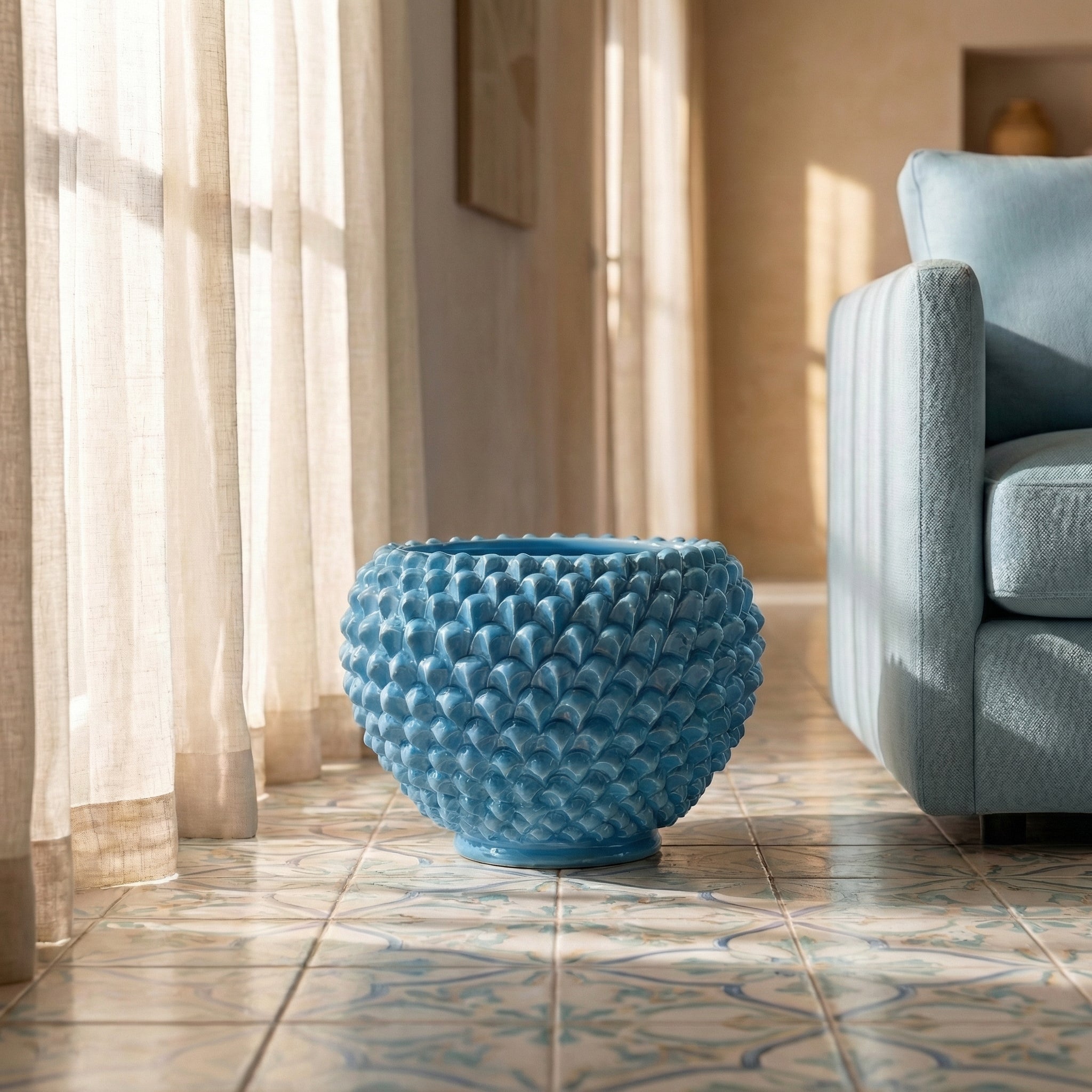 Cachepot a Pigna, Turchese, fiori in rilievo. Ceramiche Sofia, Caltagirone