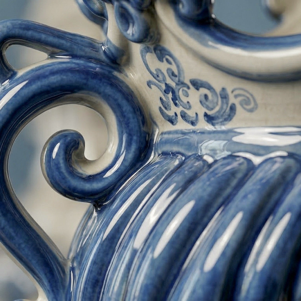 Testa di Moro a Candeliere, Maschio Moro, Mono Blu. Ceramica siciliana di Caltagirone, Sofia